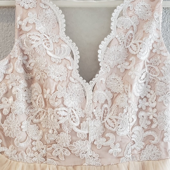 Beautiful Lulus Dress size M - Picture 2 of 8